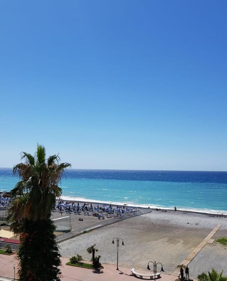 Apartamento Casalmare Sabina Ventimiglia Exterior foto